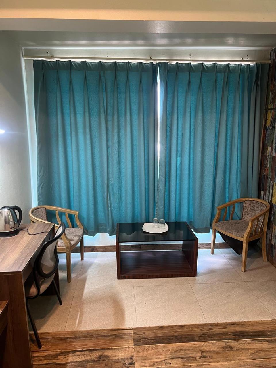 Hotel Raj Shikhar 우자인 외부 사진